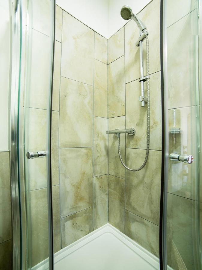 โอโย โฮเทล 119 Hotel ดาร์ลิงตัน ภายนอก รูปภาพ
